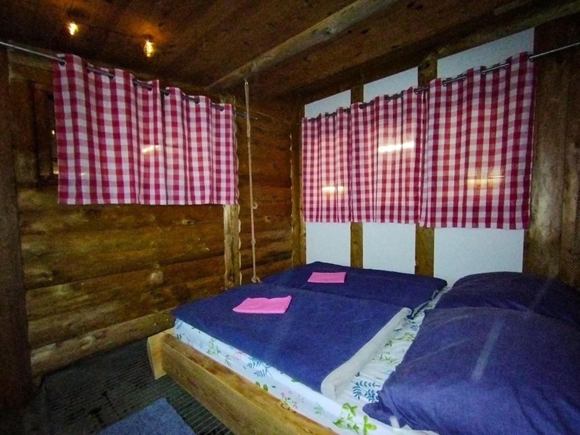 Haengebett Im Stall